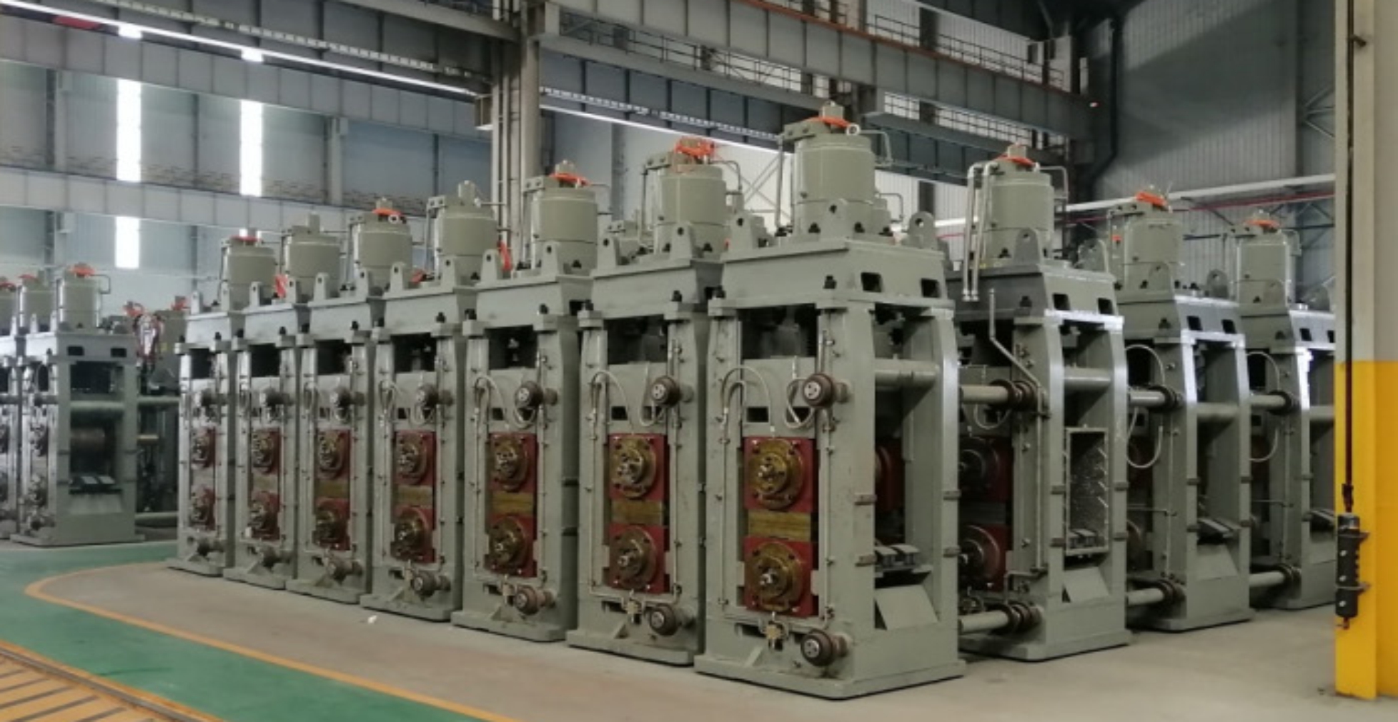 重 (轻) 压下拉矫机 Тяжелое (легкое) давление SWM